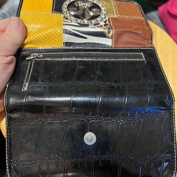 Fluer  De Lis Ladies Wallet - Picture 5 of 9